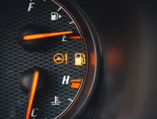 Dashboard Lights Flickering While Driving – Causes, Diagnosis & Fixes