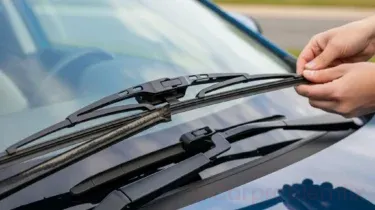 Beginner’s Guide to Changing Your Own Wiper Blades: Clear Vision in 10 Minutes or Less