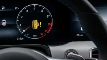 2021 GMC Sierra 2500HD: Beginner’s Guide to the Tire Pressure Warning Light: What It Means, Quick Checks, and When It’s Safe to Drive